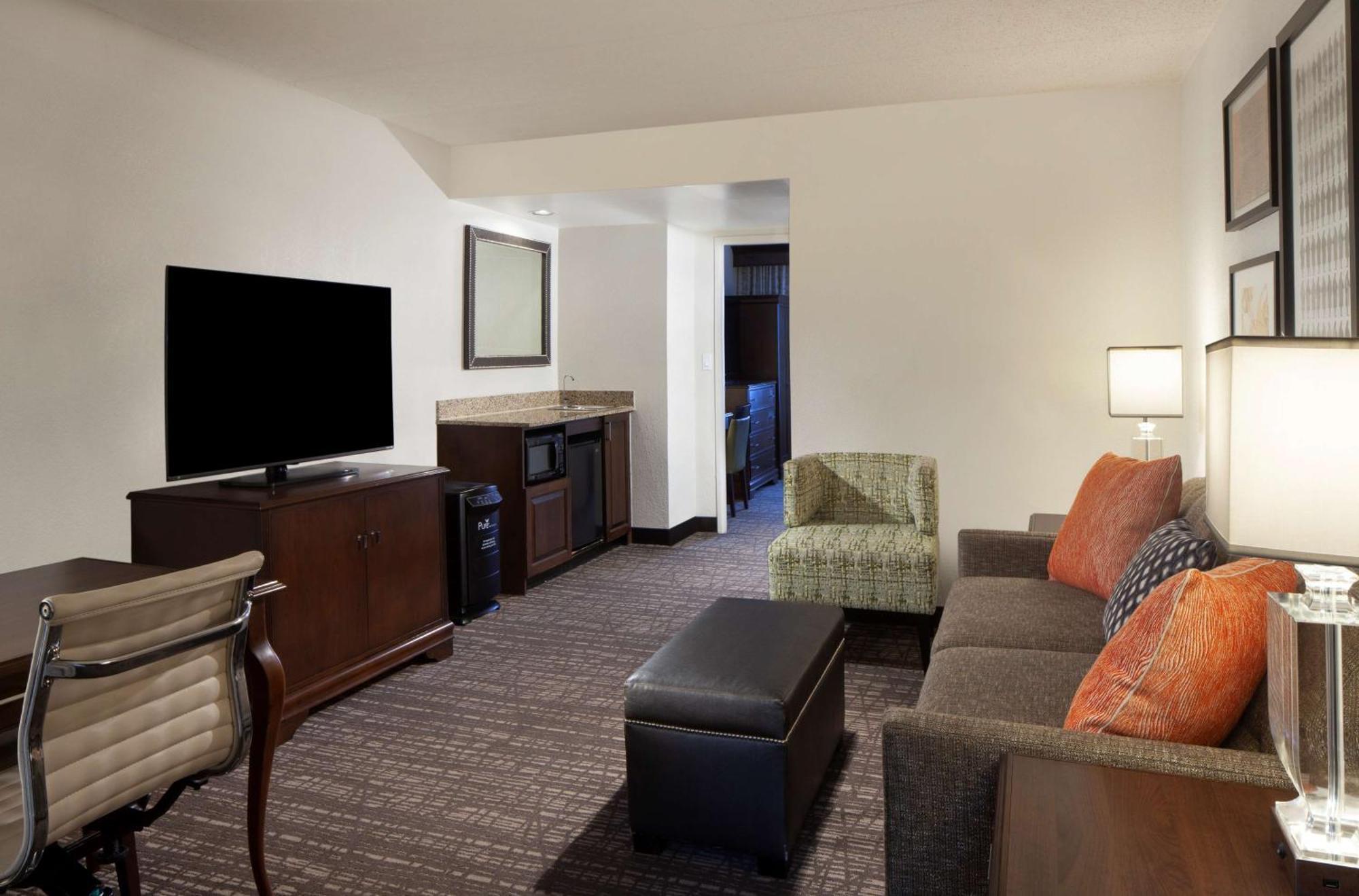 Embassy Suites By Hilton Philadelphia Airport Экстерьер фото