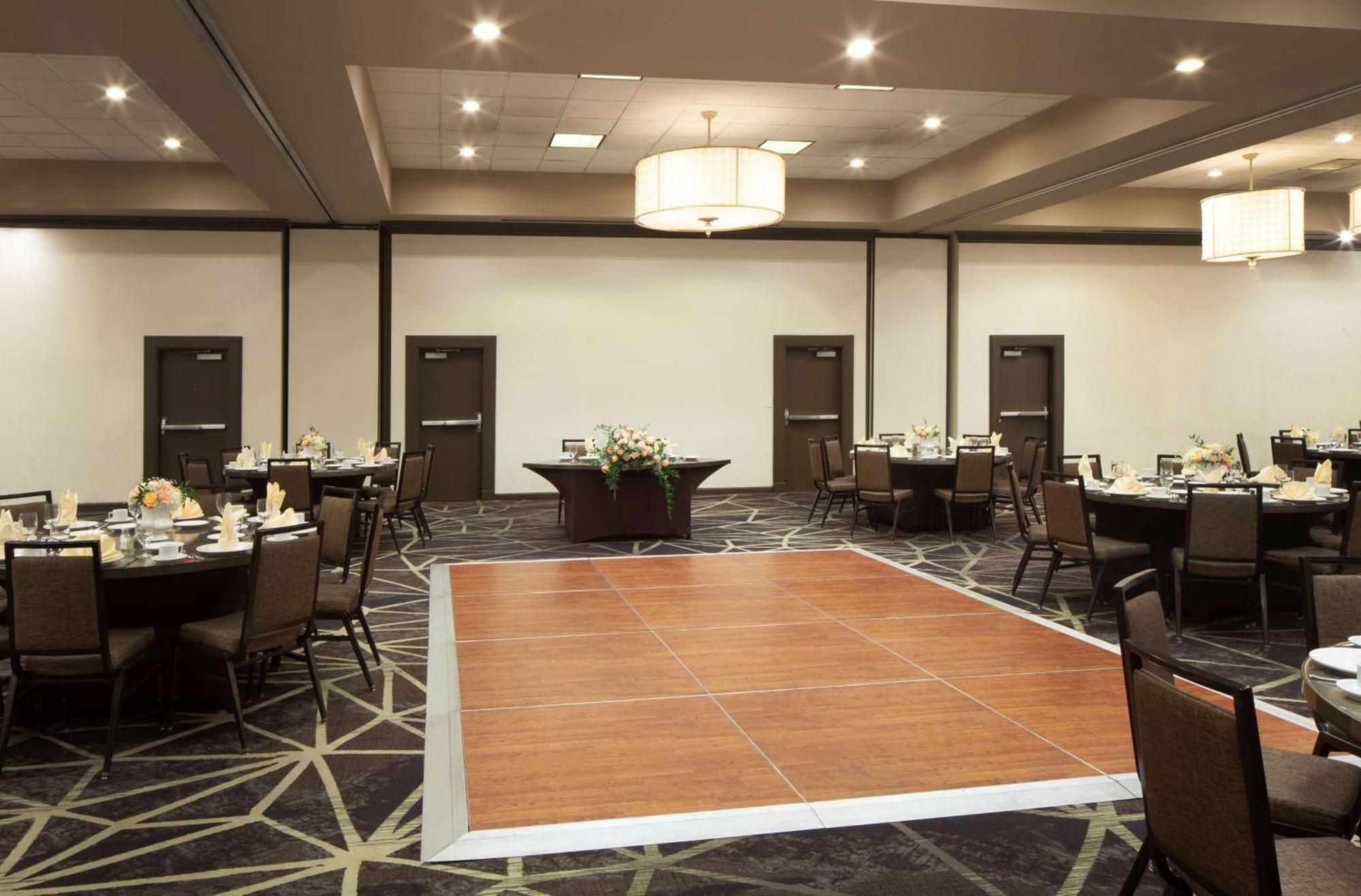 Embassy Suites By Hilton Philadelphia Airport Экстерьер фото