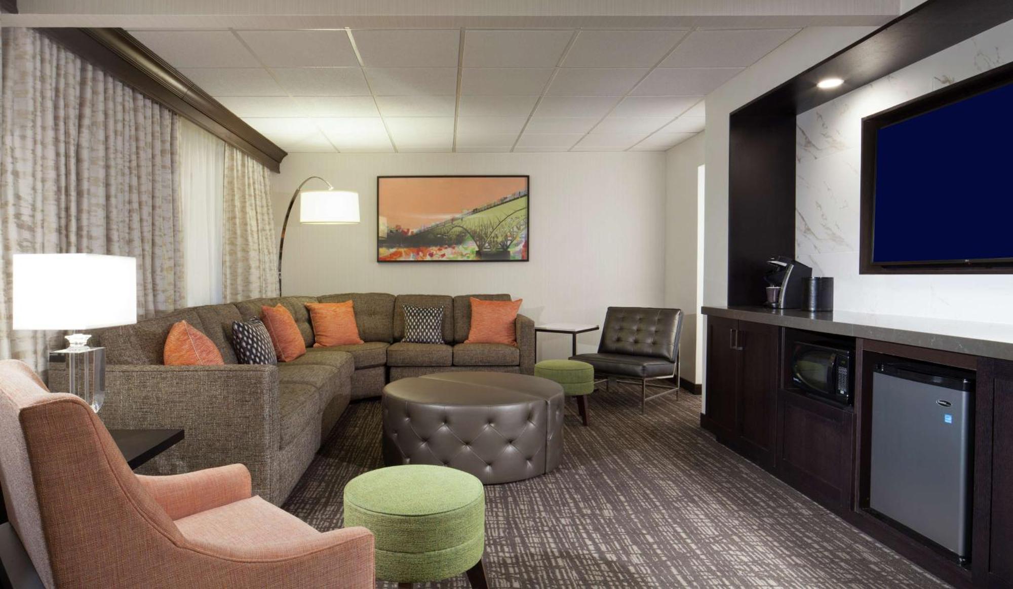 Embassy Suites By Hilton Philadelphia Airport Экстерьер фото