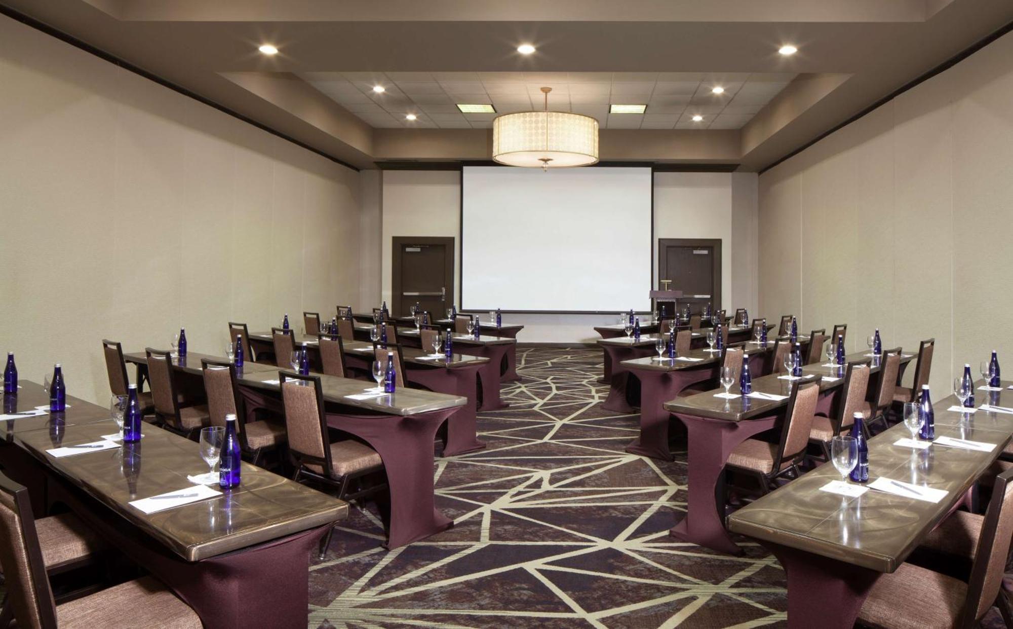Embassy Suites By Hilton Philadelphia Airport Экстерьер фото