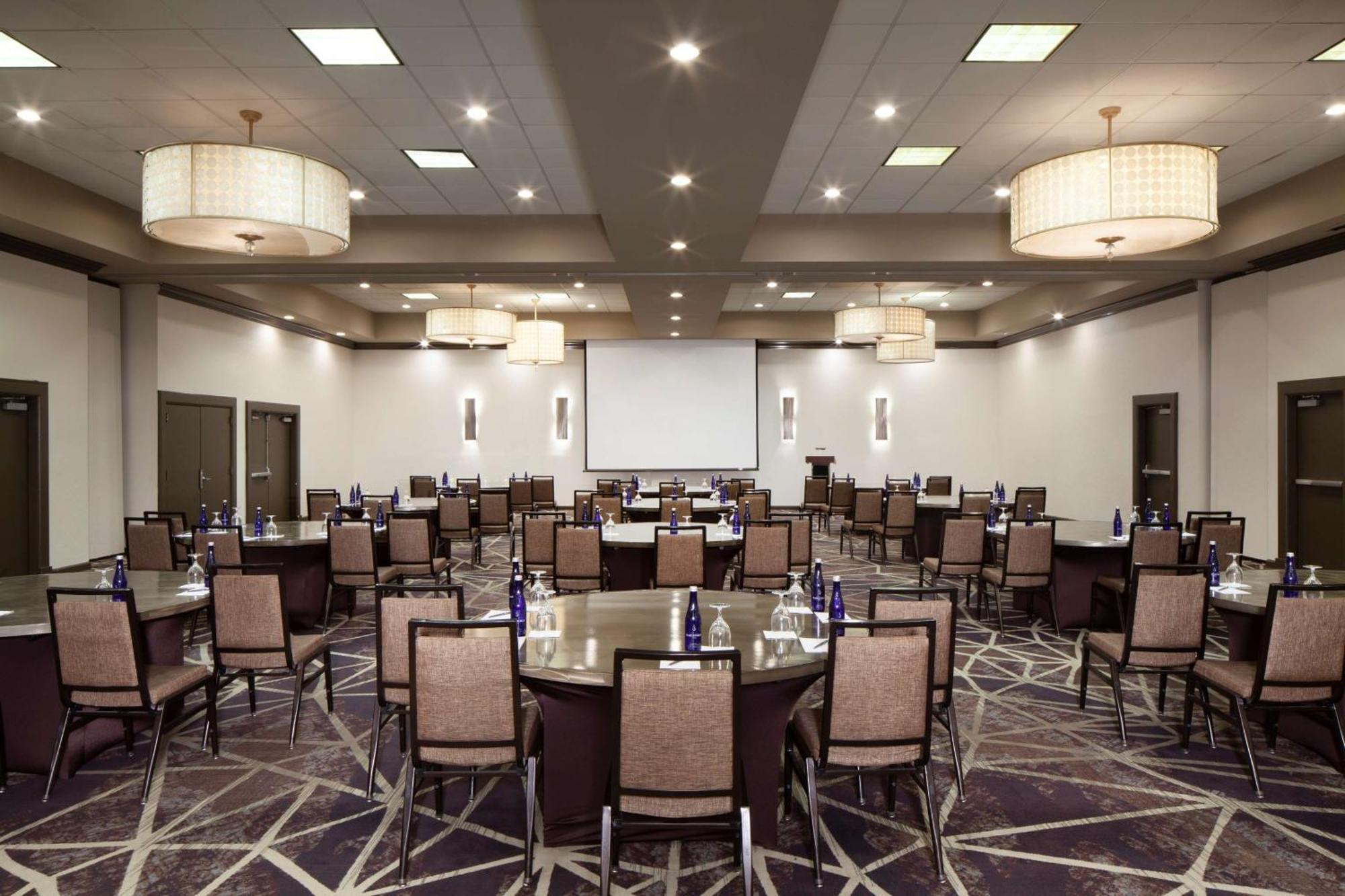 Embassy Suites By Hilton Philadelphia Airport Экстерьер фото