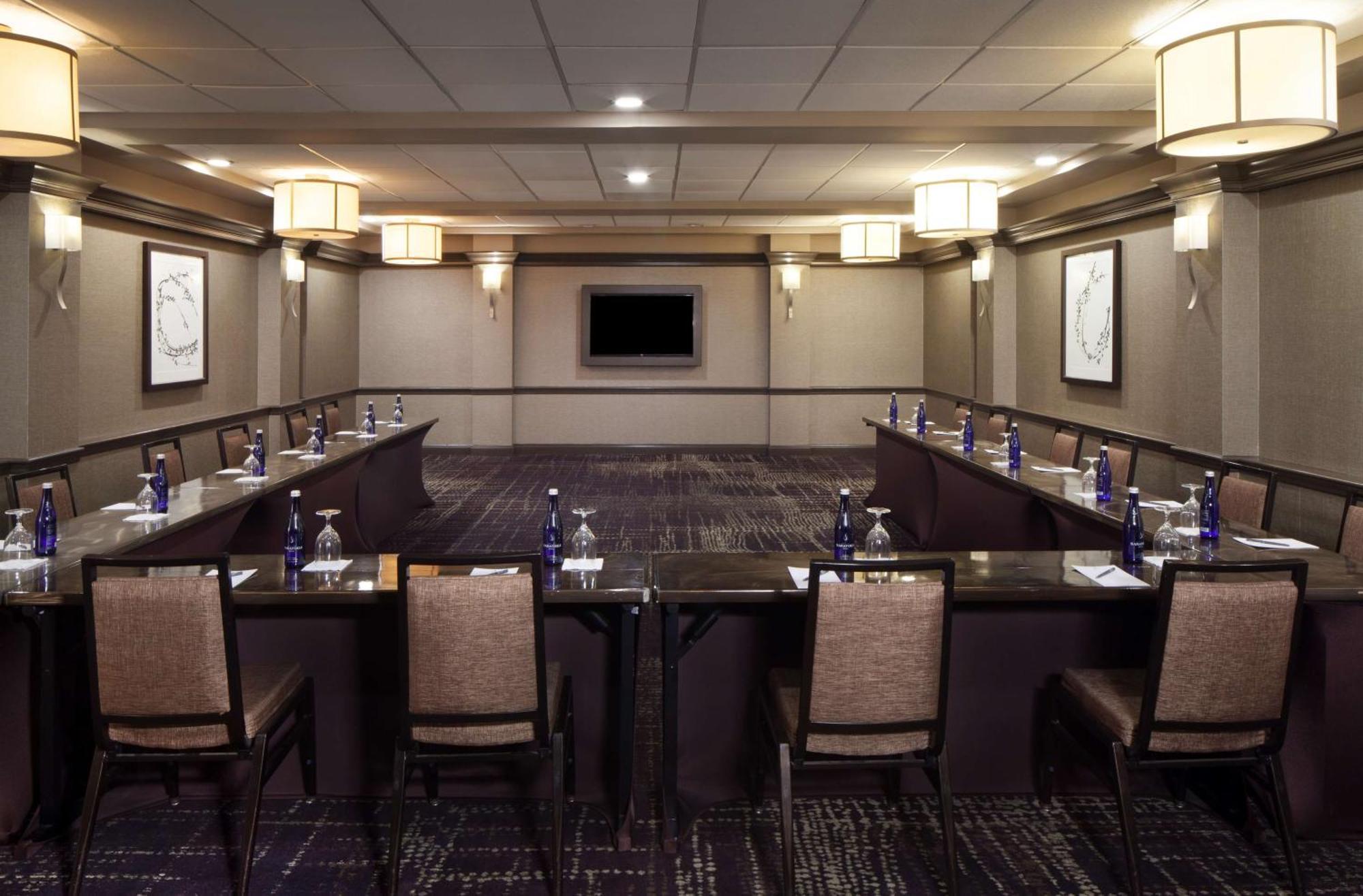 Embassy Suites By Hilton Philadelphia Airport Экстерьер фото