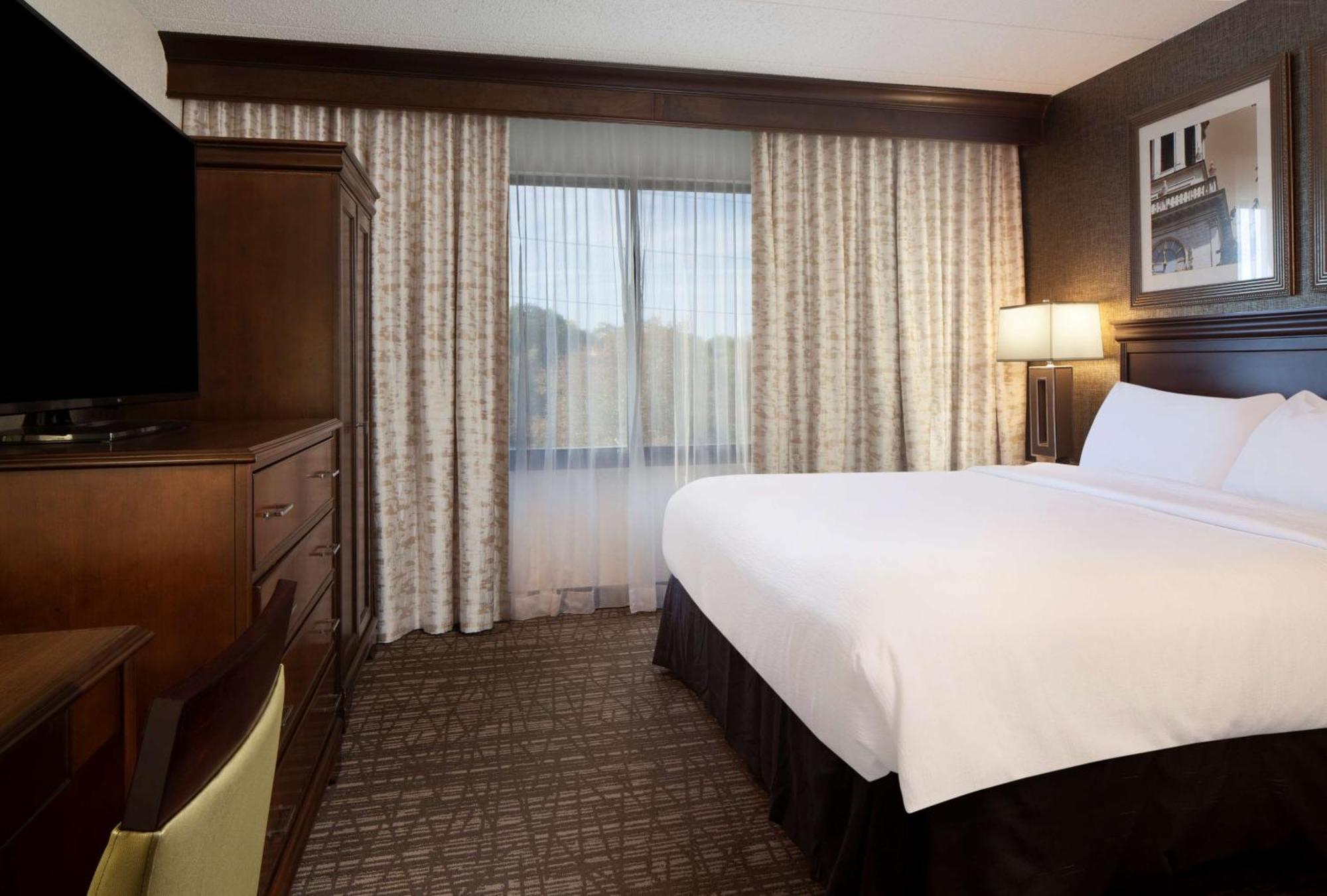 Embassy Suites By Hilton Philadelphia Airport Экстерьер фото