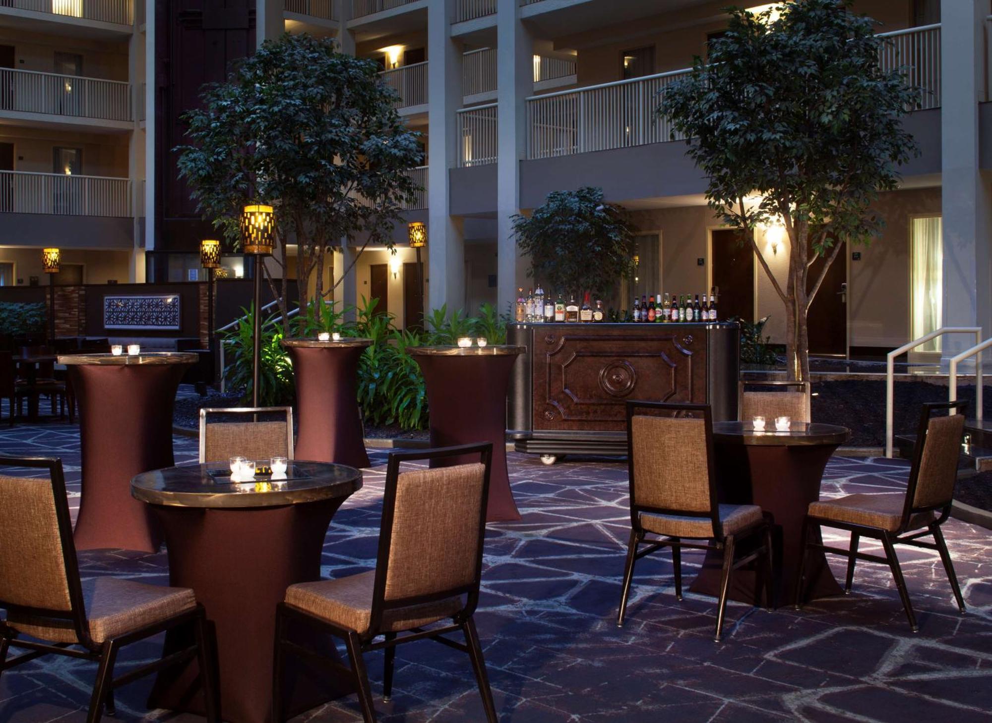 Embassy Suites By Hilton Philadelphia Airport Экстерьер фото