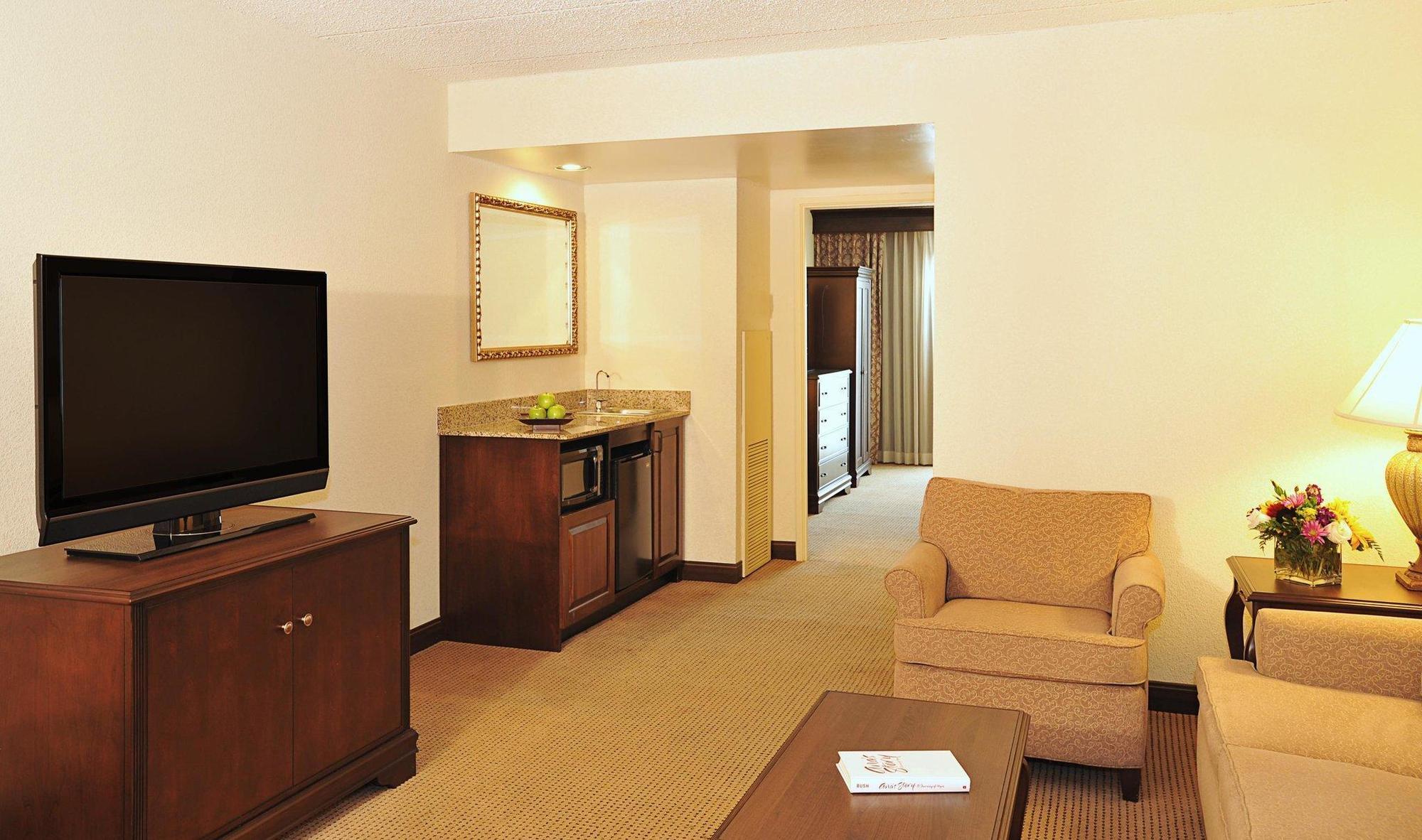 Embassy Suites By Hilton Philadelphia Airport Экстерьер фото