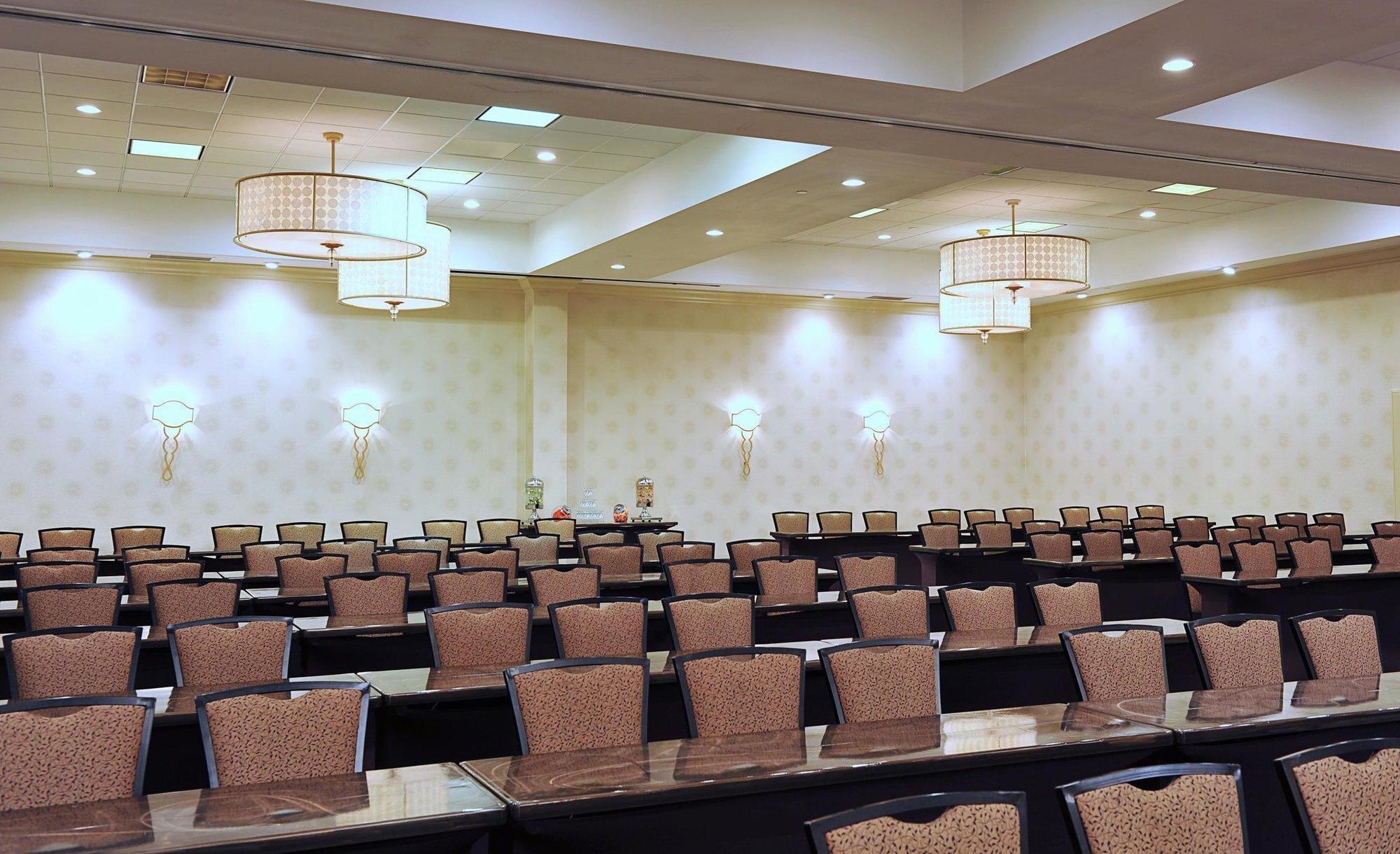 Embassy Suites By Hilton Philadelphia Airport Экстерьер фото